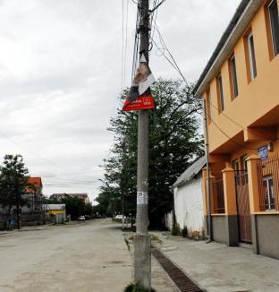 Geoană e încă preşedinte pe stâlpii din Oradea